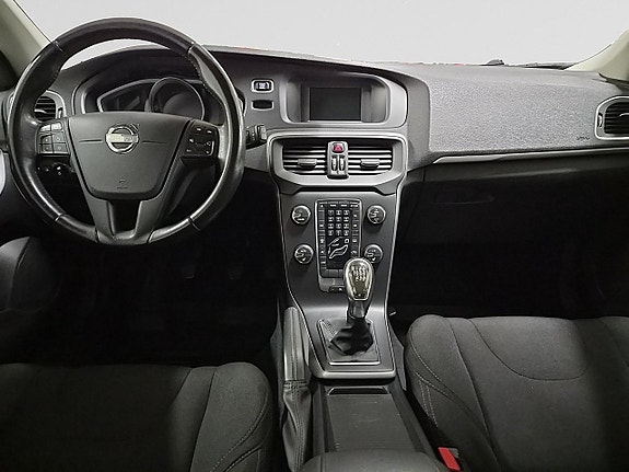 Volvo V40 11 of 27