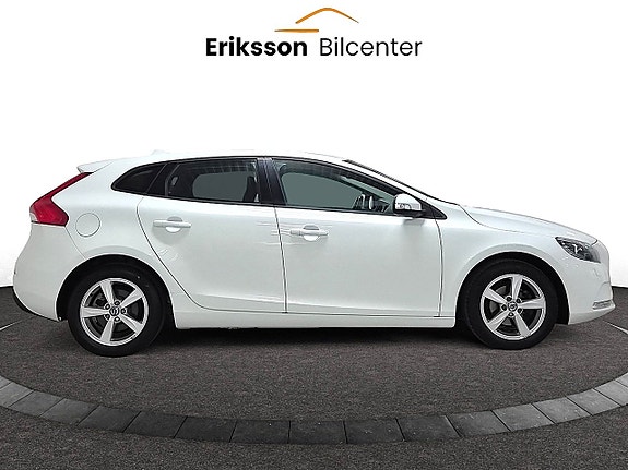 Volvo V40 8 of 27