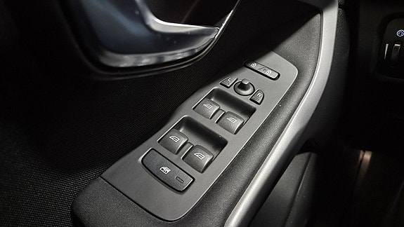 Volvo V40 21 of 27