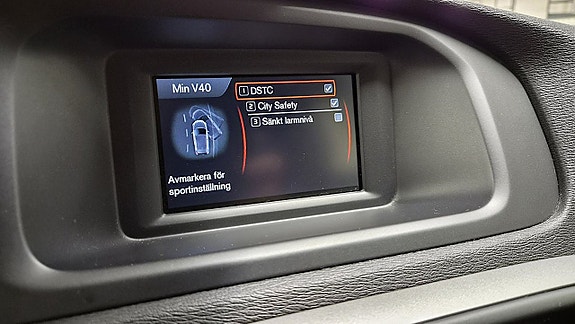Volvo V40 24 of 27