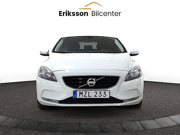 Volvo V40 3 of 27