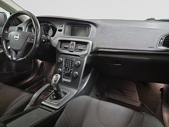 Volvo V40 12 of 27