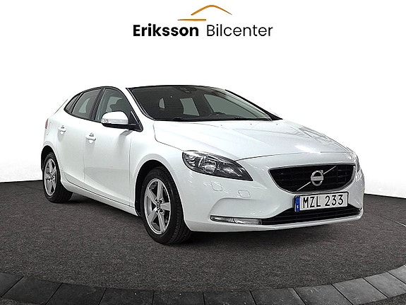 Volvo V40 2 of 27
