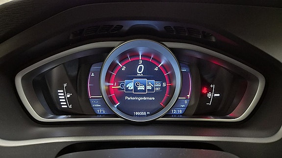 Volvo V40 25 of 27