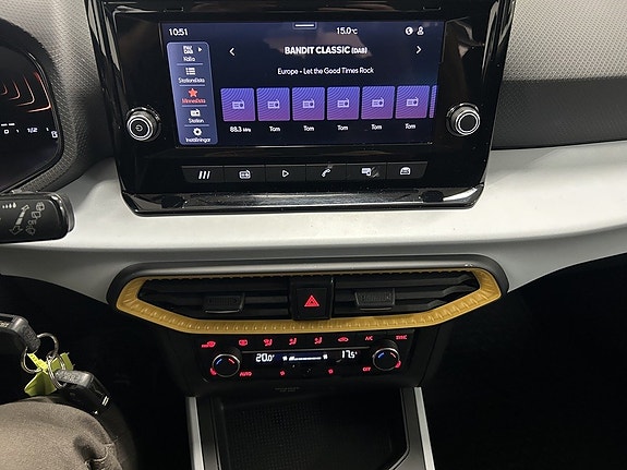 Seat Arona 16 of 19