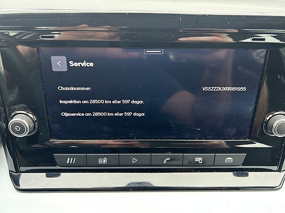 Seat Arona 17 of 19