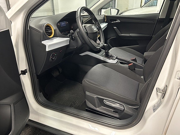Seat Arona 8 of 19
