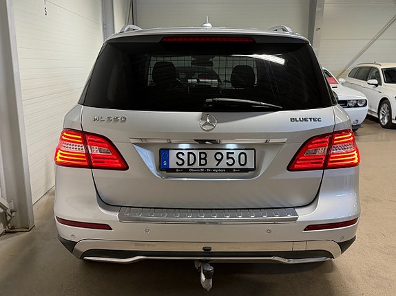Mercedes-Benz ML350 5 of 20
