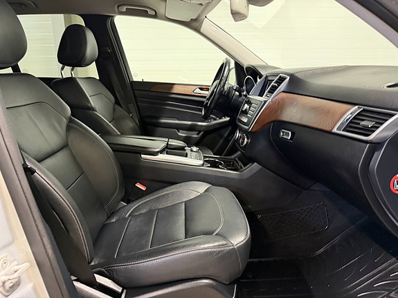 Mercedes-Benz ML350 12 of 20