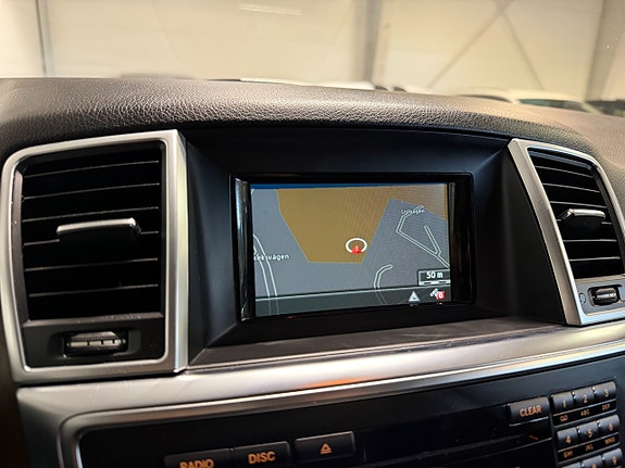 Mercedes-Benz ML350 18 of 20