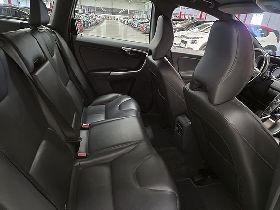 Volvo XC60 5 of 10