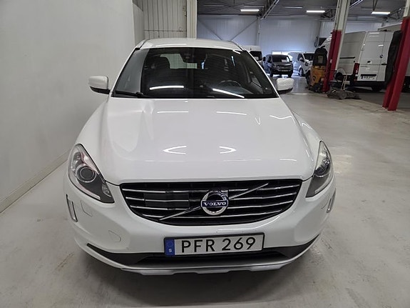 Volvo XC60 2 of 10