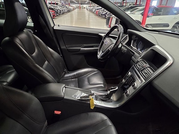 Volvo XC60 4 of 10