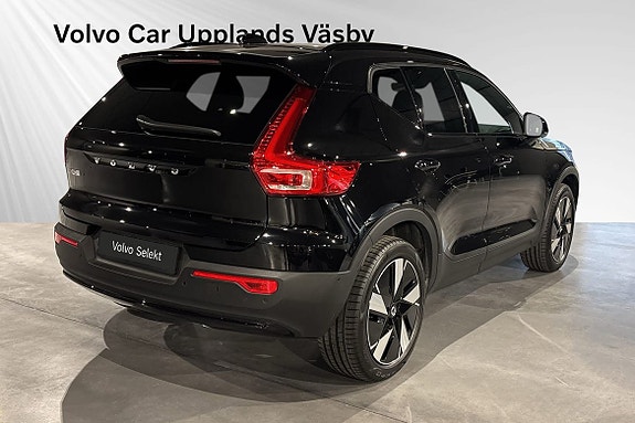 Volvo EX40 5 of 12