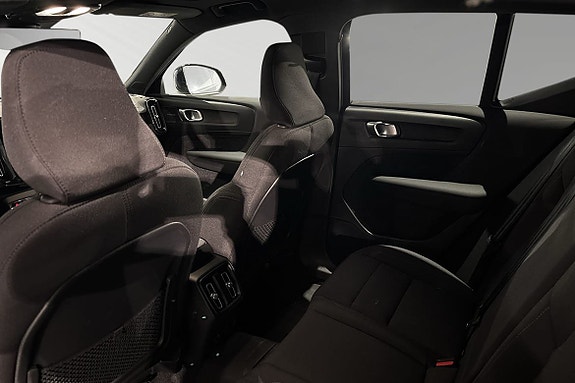 Volvo EX40 8 of 12