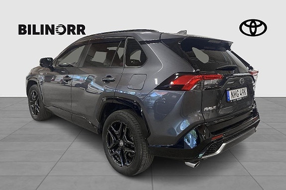 Toyota RAV4 6 of 12