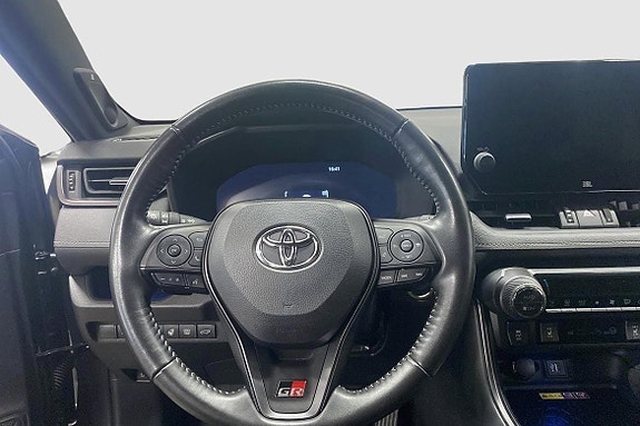 Toyota RAV4 3 of 12