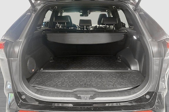 Toyota RAV4 4 of 12