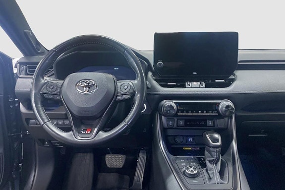 Toyota RAV4 2 of 12