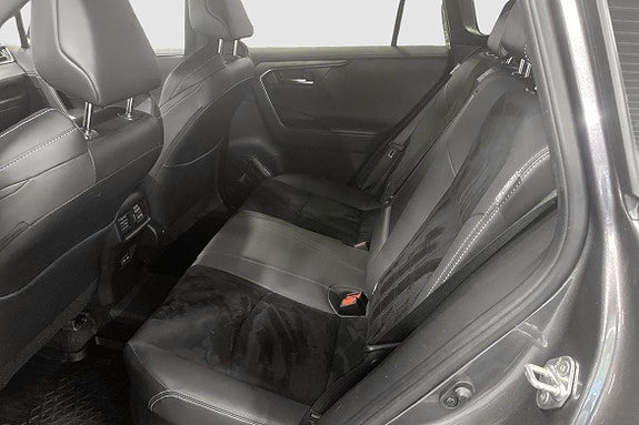 Toyota RAV4 12 of 12