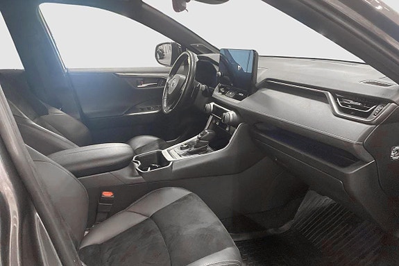 Toyota RAV4 10 of 12
