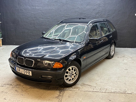 BMW 318i 3 of 18