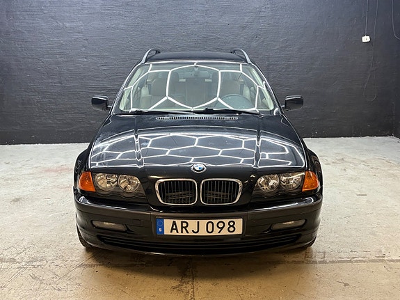 BMW 318i 4 of 18
