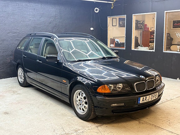 BMW 318i 5 of 18