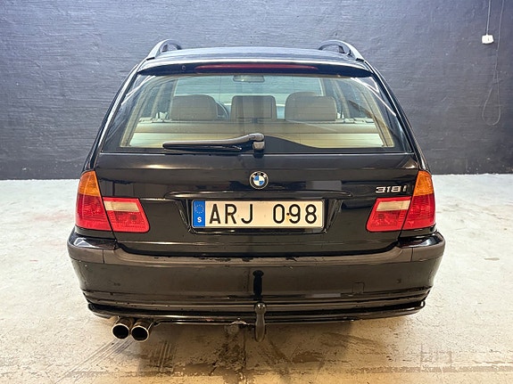 BMW 318i 7 of 18