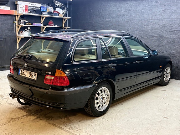BMW 318i 9 of 18