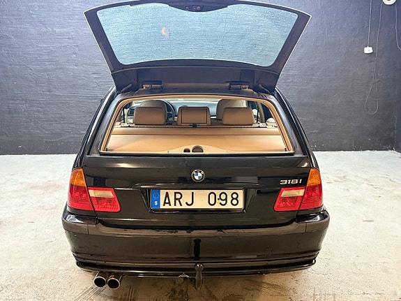BMW 318i 10 of 18