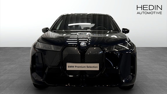 BMW iX 8 of 16