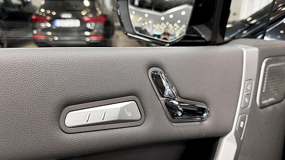 BMW iX 15 of 16