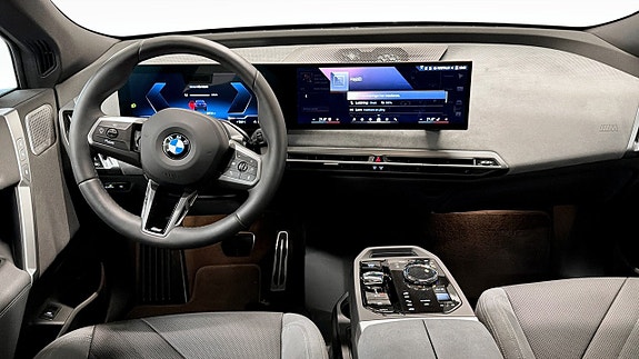BMW iX 4 of 16