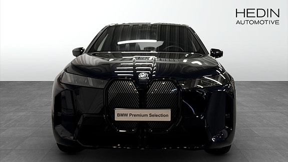 BMW iX 8 of 16
