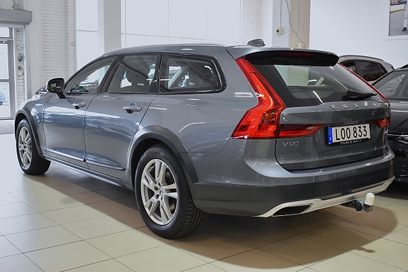 Volvo V90 Cross Country 3 of 26