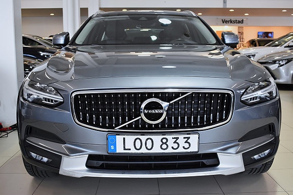 Volvo V90 Cross Country 2 of 26