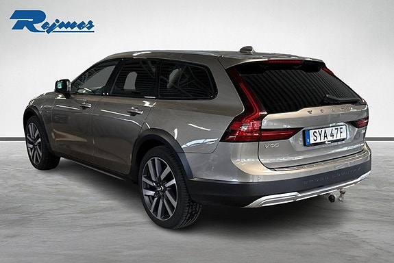 Volvo V90 Cross Country 2 of 28