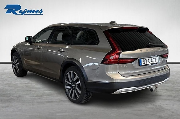 Volvo V90 Cross Country 2 of 28
