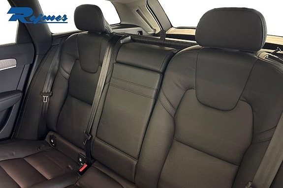 Volvo V90 Cross Country 19 of 28