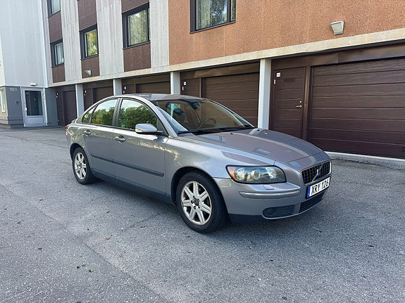 Volvo S40 2 of 7