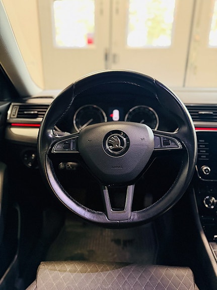 Skoda Superb 16 of 22