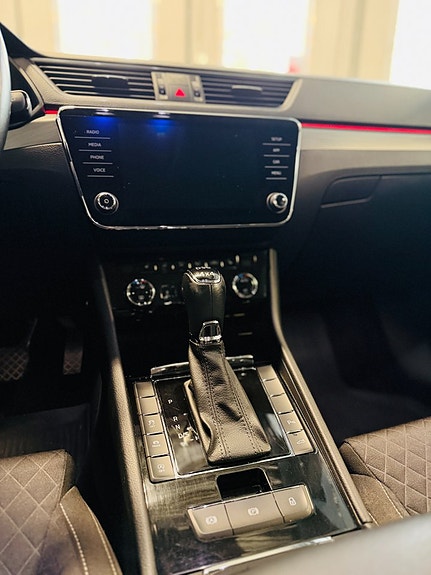 Skoda Superb 17 of 22