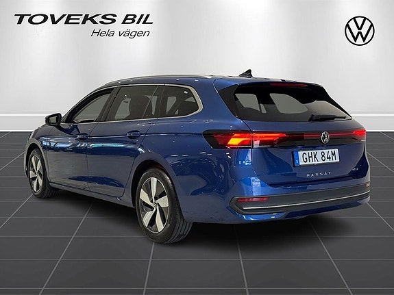 Volkswagen Passat 3 of 22