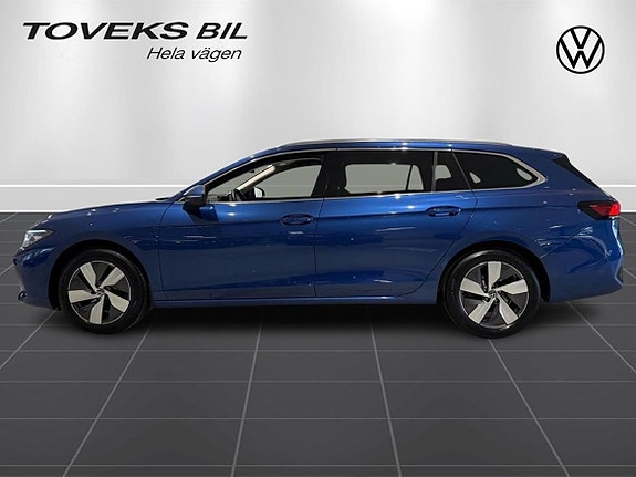 Volkswagen Passat 2 of 22