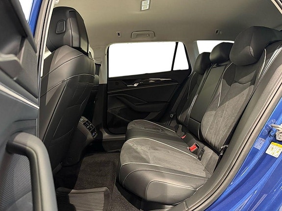 Volkswagen Passat 9 of 22