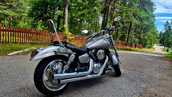 Kawasaki Vulcan 1500 Meanstreak 4 of 6