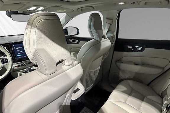 Volvo XC60 8 of 17