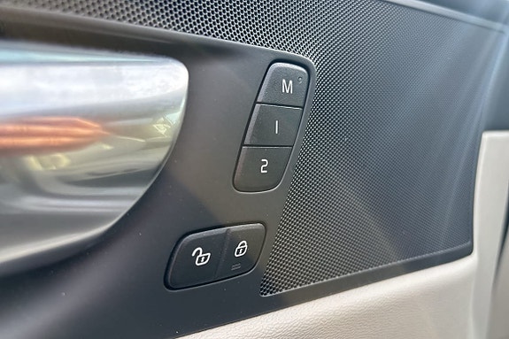 Volvo XC60 13 of 17