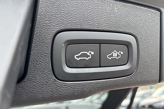 Volvo XC60 16 of 17